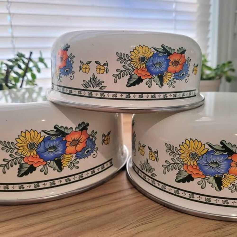 Vintage enamelware set